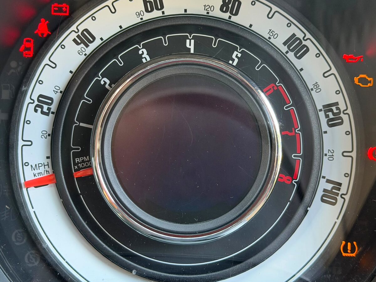 Fiat 500 instrument cluster with ignition live: warning lamps on, centre display totally dead